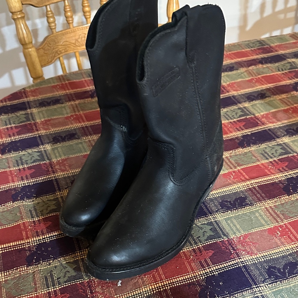 Sleek Black Men's Leather Boots